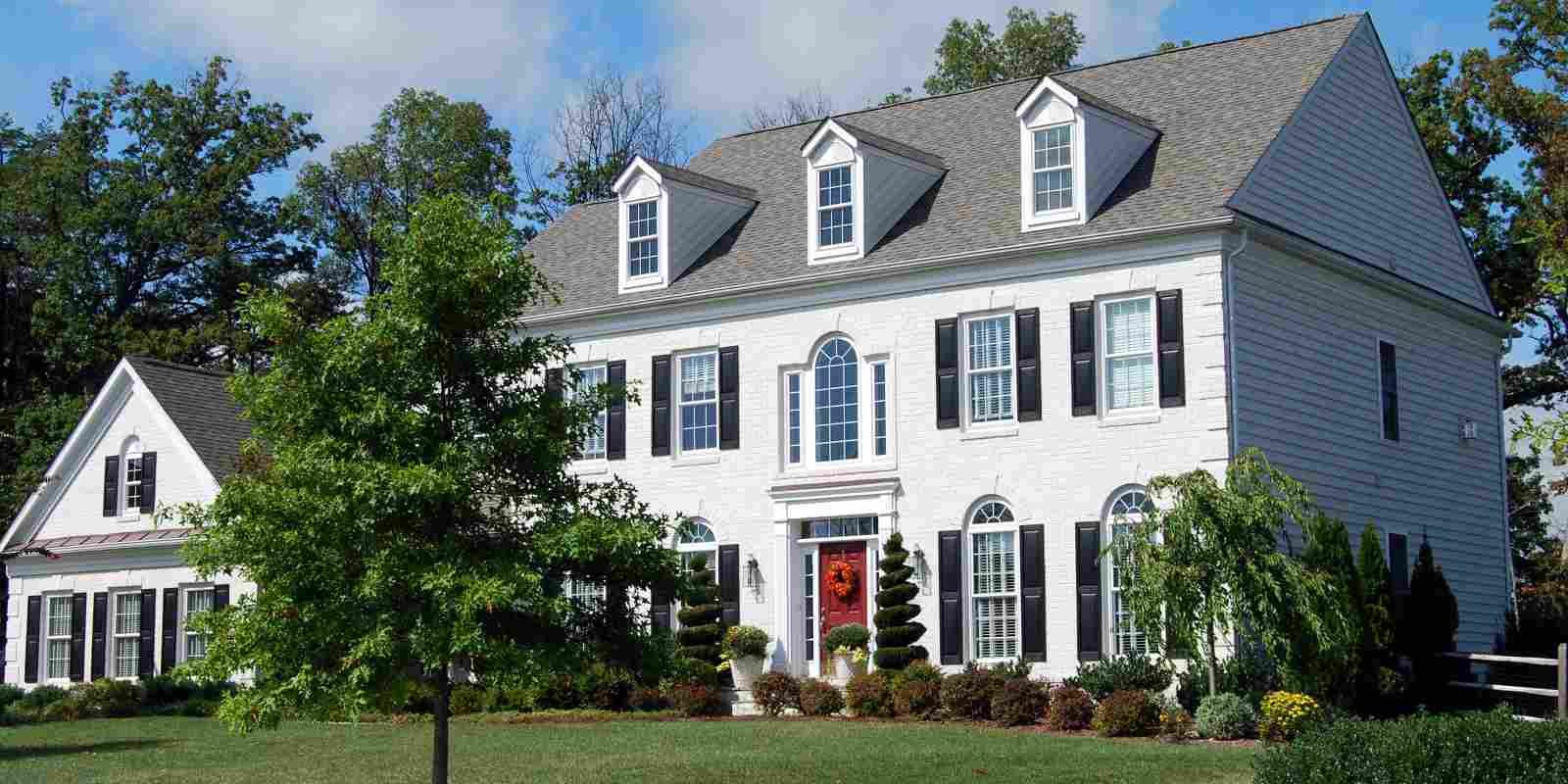 Exterior of a colonial home in Illinois