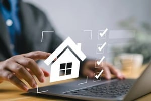 businessman organizing real estate tasks on a laptop using a digital checklist